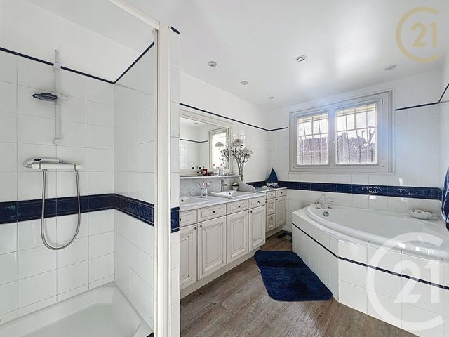 maison à vendre - 9 pièces - 165.55 m2 - BOISSISE LE ROI - 77 - ILE-DE-FRANCE - Century 21 Domaine Du Parc