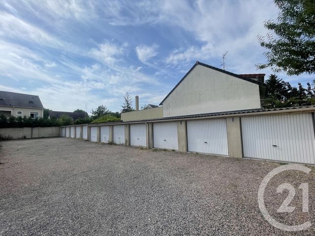 parking à louer - 15.0 m2 - MELUN - 77 - ILE-DE-FRANCE - Century 21 Domaine Du Parc