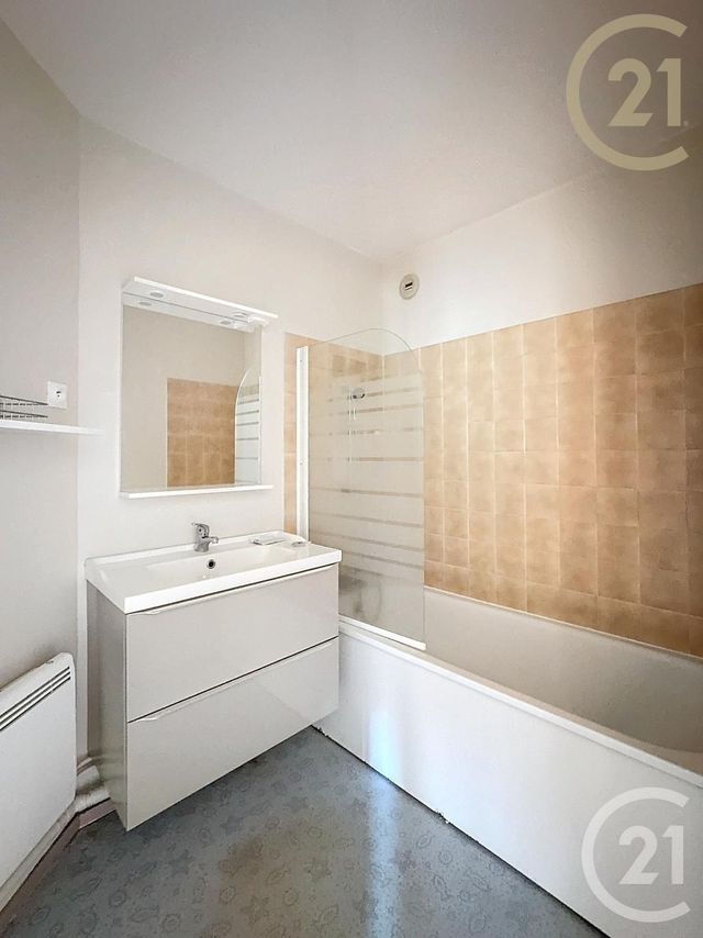 Appartement F2 à vendre - 2 pièces - 49.7 m2 - ST FARGEAU PONTHIERRY - 77 - ILE-DE-FRANCE - Century 21 Domaine Du Parc