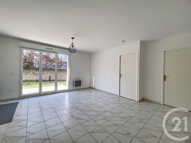 Appartement F2 à vendre - 2 pièces - 41.81 m2 - ST FARGEAU PONTHIERRY - 77 - ILE-DE-FRANCE - Century 21 Domaine Du Parc