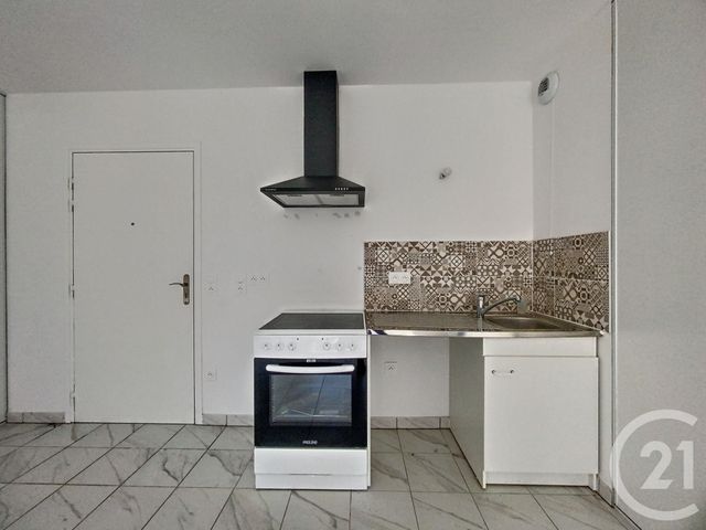 Appartement F2 à vendre - 2 pièces - 41.81 m2 - ST FARGEAU PONTHIERRY - 77 - ILE-DE-FRANCE - Century 21 Domaine Du Parc