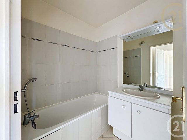 Appartement F2 à vendre - 2 pièces - 38.67 m2 - ST FARGEAU PONTHIERRY - 77 - ILE-DE-FRANCE - Century 21 Domaine Du Parc