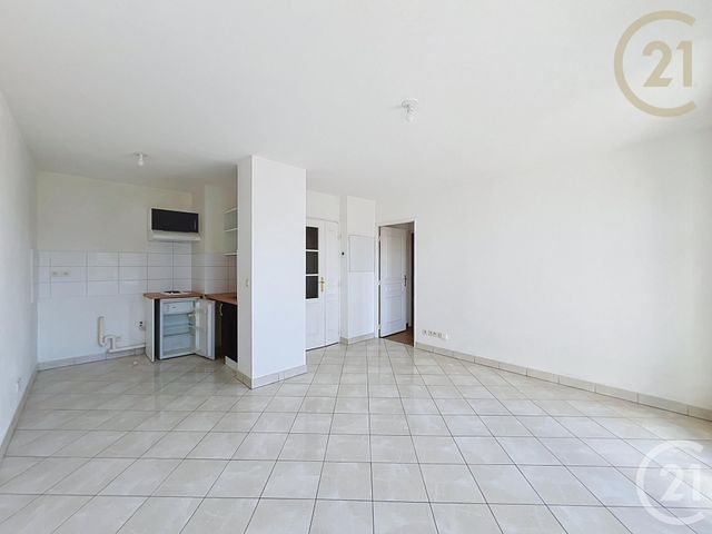 Appartement F2 à vendre - 2 pièces - 38.67 m2 - ST FARGEAU PONTHIERRY - 77 - ILE-DE-FRANCE - Century 21 Domaine Du Parc
