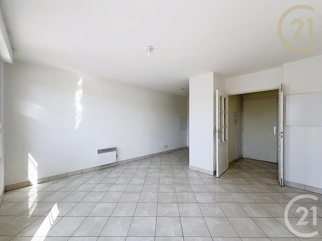 Appartement F2 à vendre - 2 pièces - 38.67 m2 - ST FARGEAU PONTHIERRY - 77 - ILE-DE-FRANCE - Century 21 Domaine Du Parc