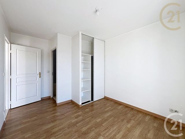 Appartement F2 à vendre - 2 pièces - 38.67 m2 - ST FARGEAU PONTHIERRY - 77 - ILE-DE-FRANCE - Century 21 Domaine Du Parc