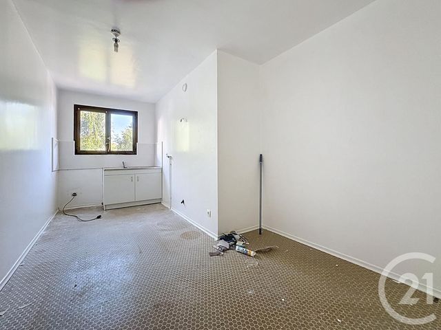 Appartement F3 à louer - 3 pièces - 72.28 m2 - MELUN - 77 - ILE-DE-FRANCE - Century 21 Domaine Du Parc