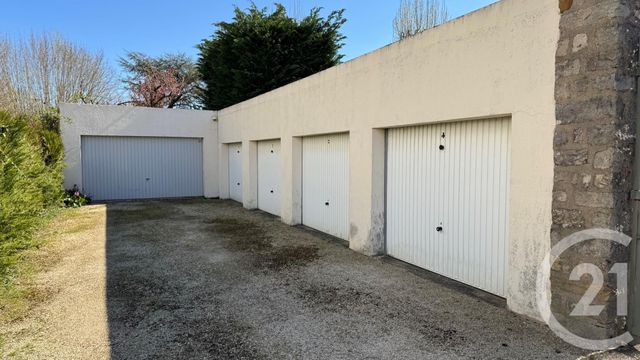parking à louer - 14.0 m2 - MELUN - 77 - ILE-DE-FRANCE - Century 21 Domaine Du Parc