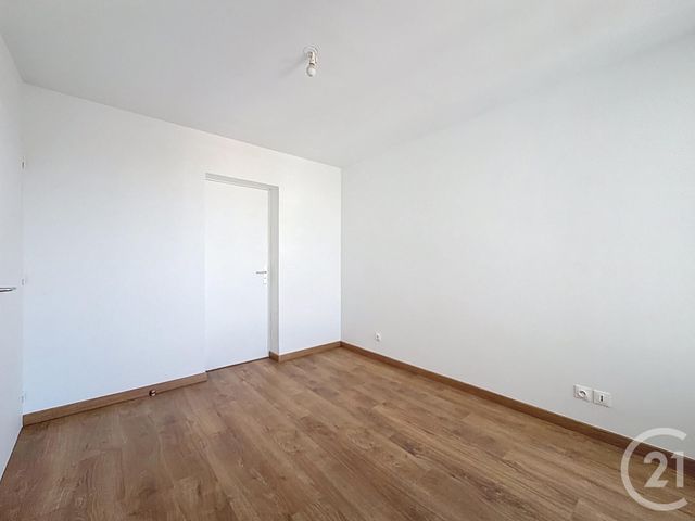 Appartement F2 à louer - 2 pièces - 42.61 m2 - MELUN - 77 - ILE-DE-FRANCE - Century 21 Domaine Du Parc