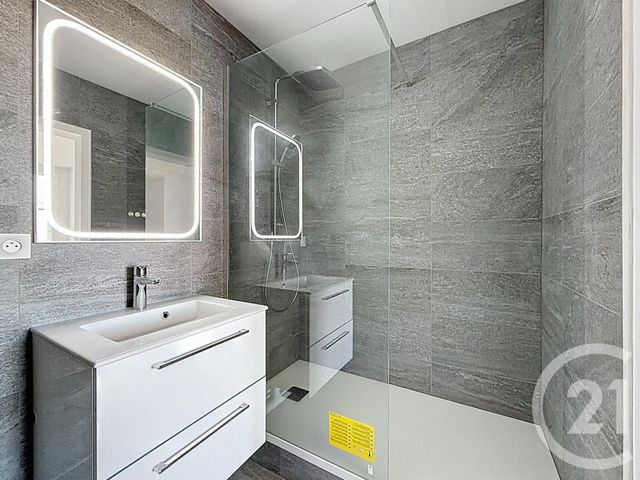 Appartement F2 à louer - 2 pièces - 42.61 m2 - MELUN - 77 - ILE-DE-FRANCE - Century 21 Domaine Du Parc