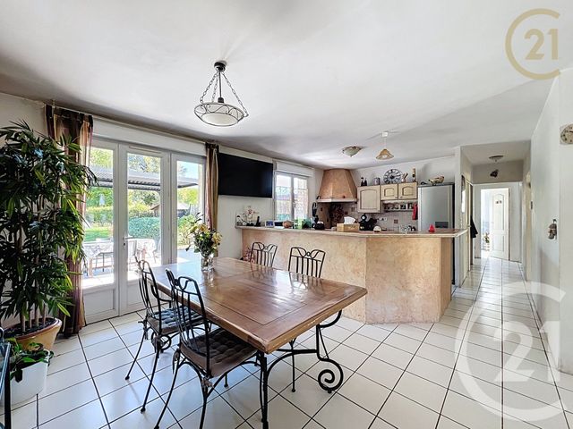 Afficher la photo en grand maison à vendre - 8 pièces - 240.0 m2 - ST FARGEAU PONTHIERRY - 77 - ILE-DE-FRANCE - Century 21 Domaine Du Parc