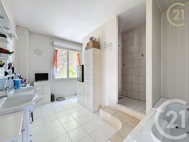 Afficher la photo en grand maison à vendre - 8 pièces - 240.0 m2 - ST FARGEAU PONTHIERRY - 77 - ILE-DE-FRANCE - Century 21 Domaine Du Parc