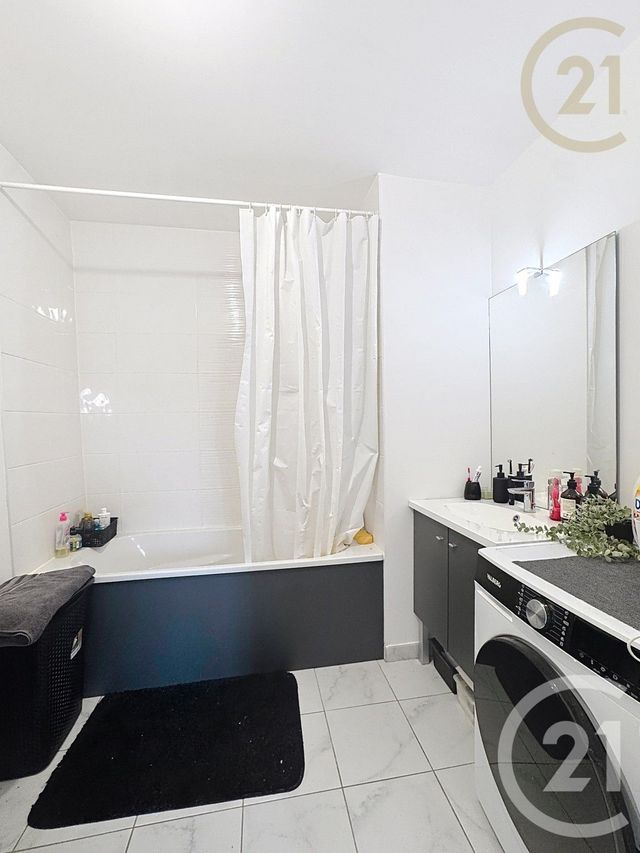 Appartement F2 à vendre - 2 pièces - 52.55 m2 - ST FARGEAU PONTHIERRY - 77 - ILE-DE-FRANCE - Century 21 Domaine Du Parc