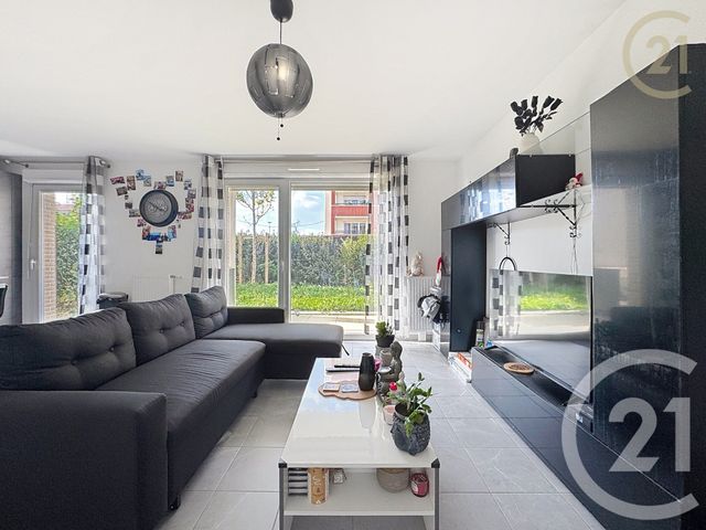 Appartement F2 à vendre - 2 pièces - 52.55 m2 - ST FARGEAU PONTHIERRY - 77 - ILE-DE-FRANCE - Century 21 Domaine Du Parc