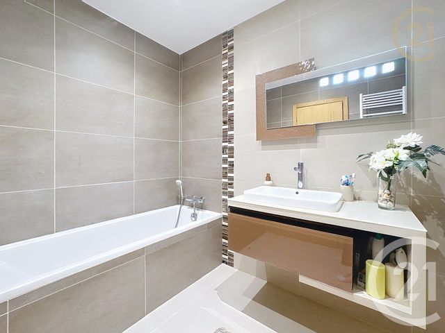 maison à vendre - 7 pièces - 148.4 m2 - ST SAUVEUR SUR ECOLE - 77 - ILE-DE-FRANCE - Century 21 Domaine Du Parc