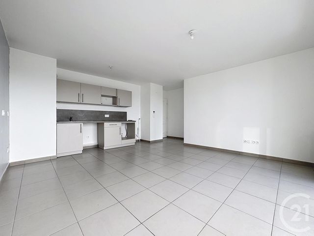 Appartement F3 à louer - 3 pièces - 56.62 m2 - VAUX LE PENIL - 77 - ILE-DE-FRANCE - Century 21 Domaine Du Parc