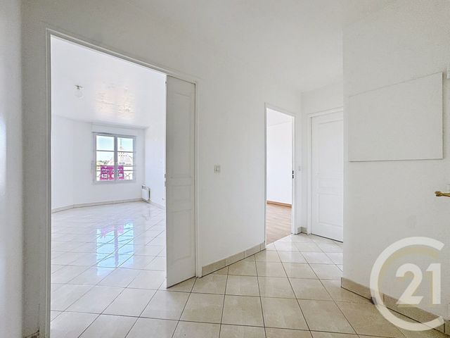 Appartement F2 à louer - 2 pièces - 52.54 m2 - ST FARGEAU PONTHIERRY - 77 - ILE-DE-FRANCE - Century 21 Domaine Du Parc