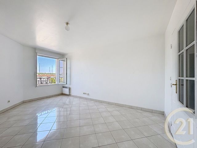 Appartement F2 à louer - 2 pièces - 52.54 m2 - ST FARGEAU PONTHIERRY - 77 - ILE-DE-FRANCE - Century 21 Domaine Du Parc