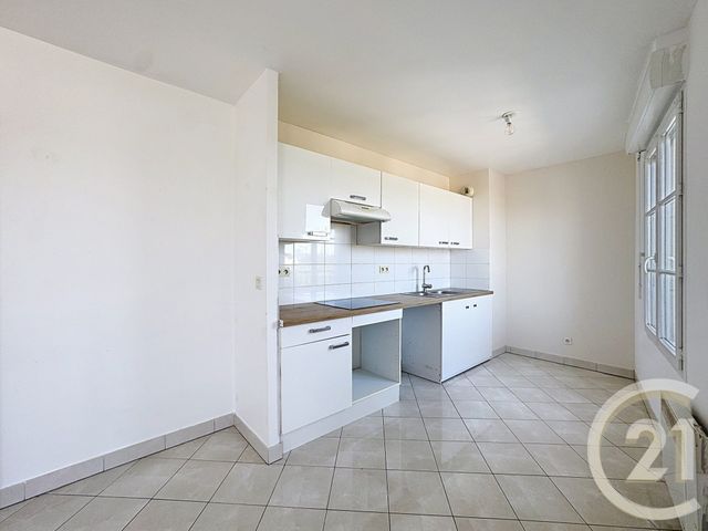 Appartement F2 à louer - 2 pièces - 52.54 m2 - ST FARGEAU PONTHIERRY - 77 - ILE-DE-FRANCE - Century 21 Domaine Du Parc