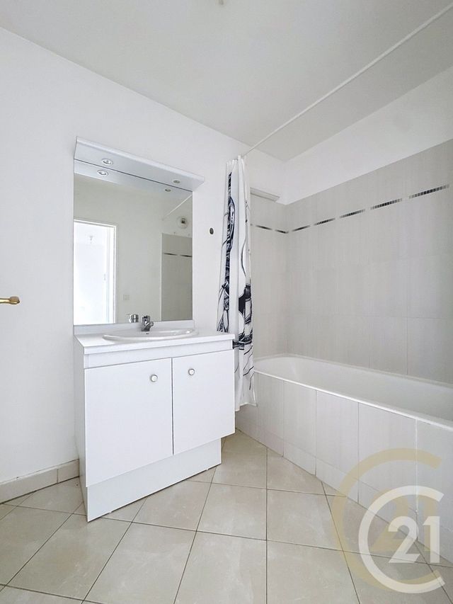 Appartement F2 à louer - 2 pièces - 52.54 m2 - ST FARGEAU PONTHIERRY - 77 - ILE-DE-FRANCE - Century 21 Domaine Du Parc