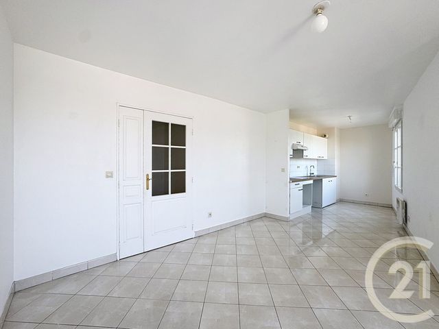 Appartement F2 à louer - 2 pièces - 52.54 m2 - ST FARGEAU PONTHIERRY - 77 - ILE-DE-FRANCE - Century 21 Domaine Du Parc