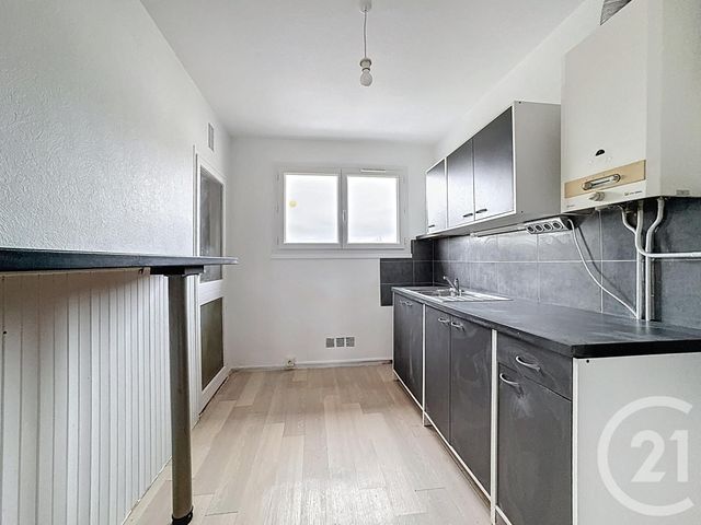 Appartement F3 à louer - 3 pièces - 64.04 m2 - ST FARGEAU PONTHIERRY - 77 - ILE-DE-FRANCE - Century 21 Domaine Du Parc