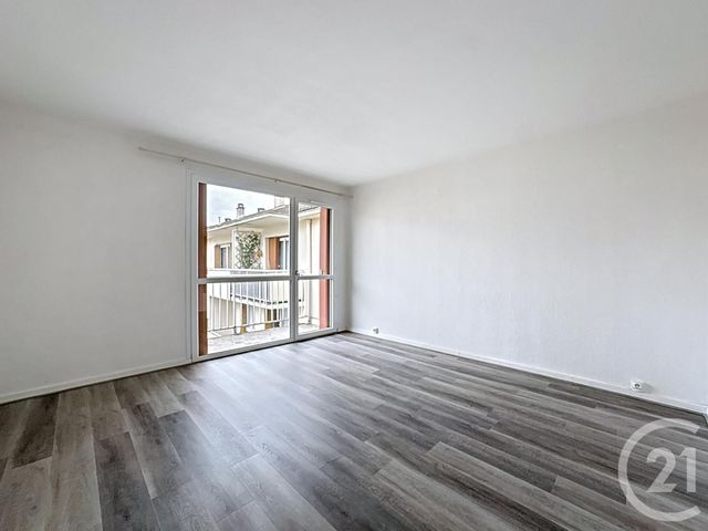 Appartement F3 à louer - 3 pièces - 64.04 m2 - ST FARGEAU PONTHIERRY - 77 - ILE-DE-FRANCE - Century 21 Domaine Du Parc