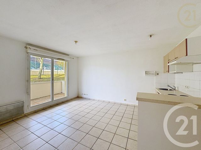 Appartement F2 à vendre - 2 pièces - 36.07 m2 - ST FARGEAU PONTHIERRY - 77 - ILE-DE-FRANCE - Century 21 Domaine Du Parc