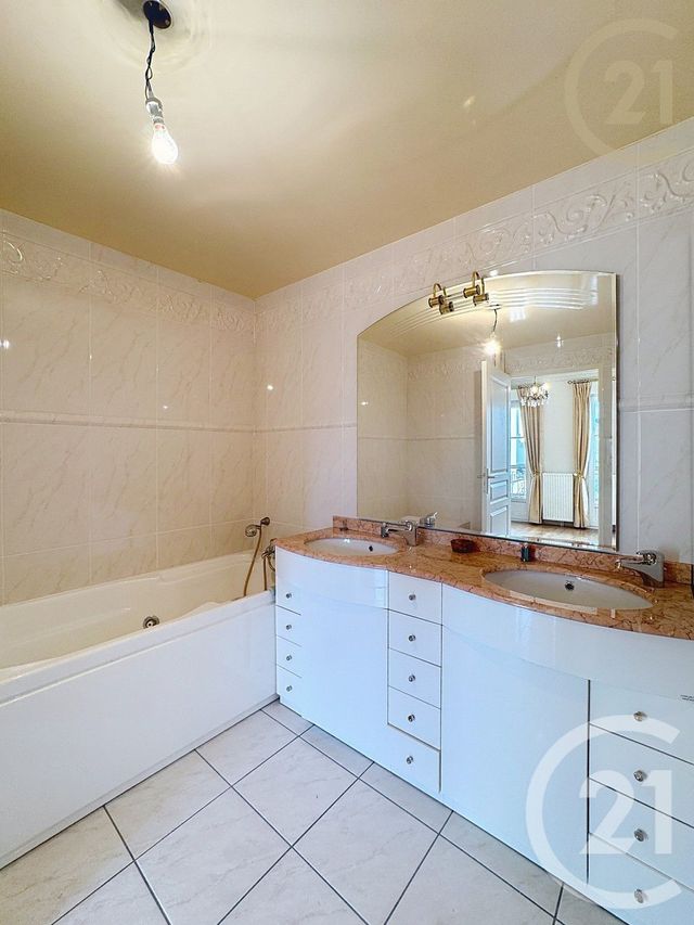 Appartement F4 à vendre - 4 pièces - 108.68 m2 - ST FARGEAU PONTHIERRY - 77 - ILE-DE-FRANCE - Century 21 Domaine Du Parc