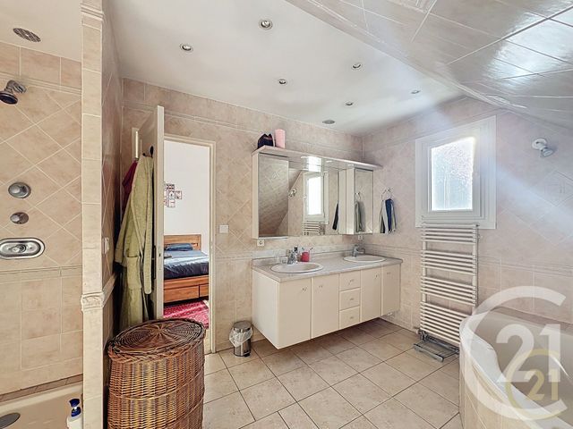 maison à vendre - 7 pièces - 160.66 m2 - BOISSISE LE ROI - 77 - ILE-DE-FRANCE - Century 21 Domaine Du Parc