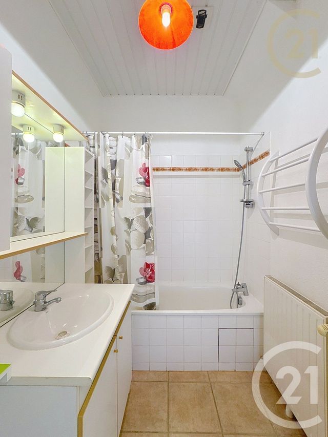 Appartement F2 à vendre - 2 pièces - 52.23 m2 - 77 - ILE-DE-FRANCE - Century 21 Domaine Du Parc