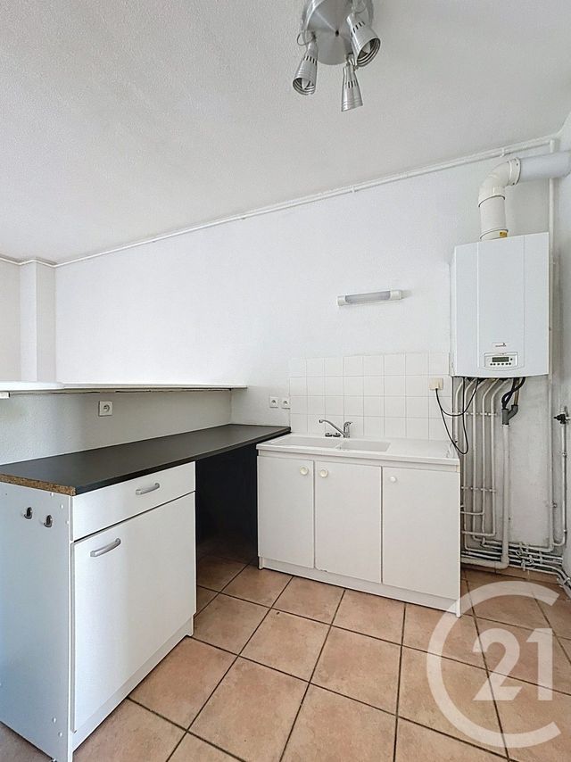 Appartement F2 à louer - 2 pièces - 40.67 m2 - BOISSISE LE ROI - 77 - ILE-DE-FRANCE - Century 21 Domaine Du Parc