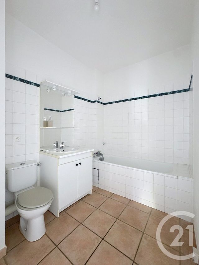 Appartement F2 à louer - 2 pièces - 40.67 m2 - BOISSISE LE ROI - 77 - ILE-DE-FRANCE - Century 21 Domaine Du Parc