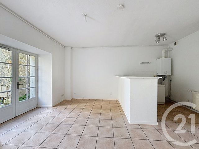 Appartement F2 à louer - 2 pièces - 40.67 m2 - BOISSISE LE ROI - 77 - ILE-DE-FRANCE - Century 21 Domaine Du Parc