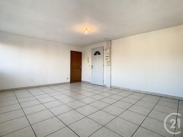 Appartement F2 à louer - 2 pièces - 40.02 m2 - PRINGY - 77 - ILE-DE-FRANCE - Century 21 Domaine Du Parc