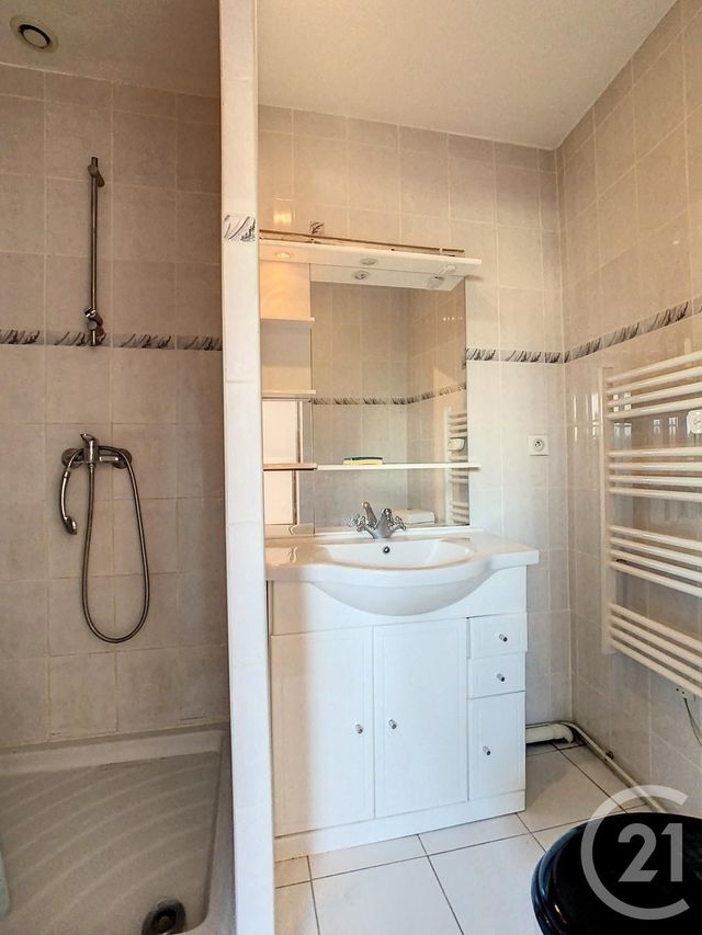 Appartement F2 à louer - 2 pièces - 40.02 m2 - PRINGY - 77 - ILE-DE-FRANCE - Century 21 Domaine Du Parc