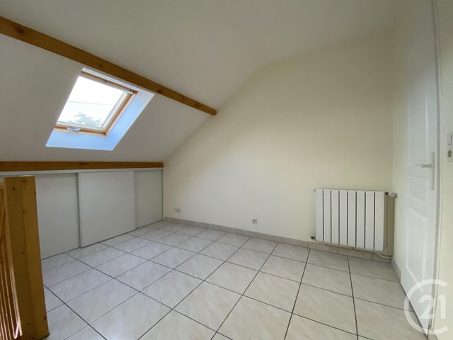 Appartement Duplex à louer - 2 pièces - 27.75 m2 - PRINGY - 77 - ILE-DE-FRANCE - Century 21 Domaine Du Parc