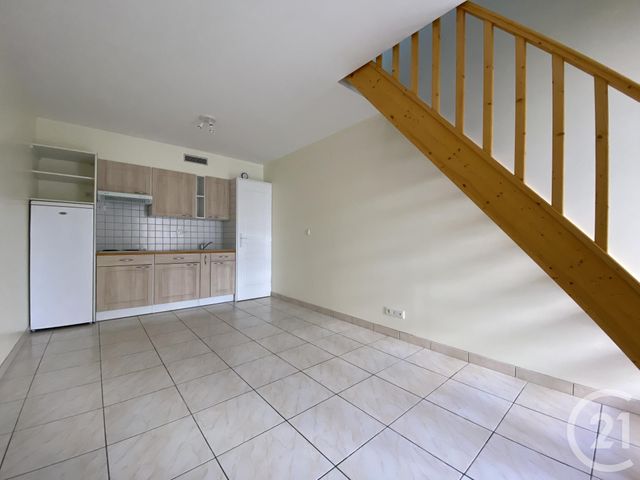 Appartement Duplex à louer - 2 pièces - 27.75 m2 - PRINGY - 77 - ILE-DE-FRANCE - Century 21 Domaine Du Parc