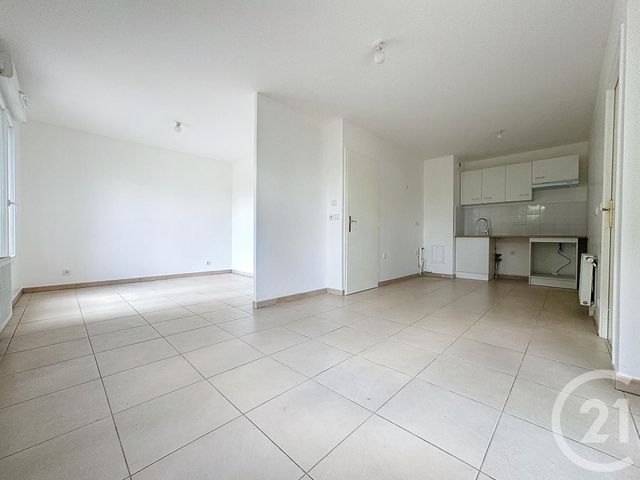 Appartement F2 bis à louer - 3 pièces - 47.38 m2 - ST FARGEAU PONTHIERRY - 77 - ILE-DE-FRANCE - Century 21 Domaine Du Parc