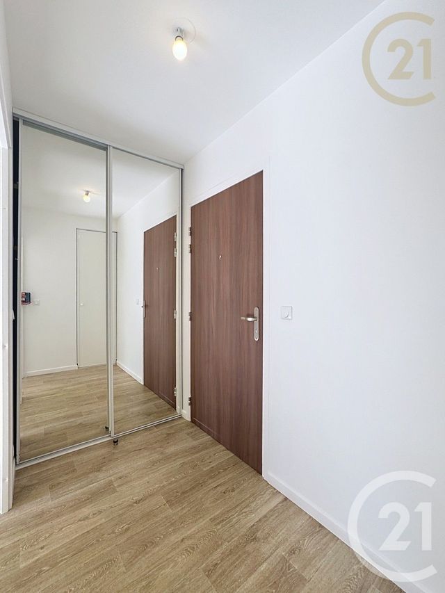 Appartement F2 à vendre - 2 pièces - 42.85 m2 - ST FARGEAU PONTHIERRY - 77 - ILE-DE-FRANCE - Century 21 Domaine Du Parc