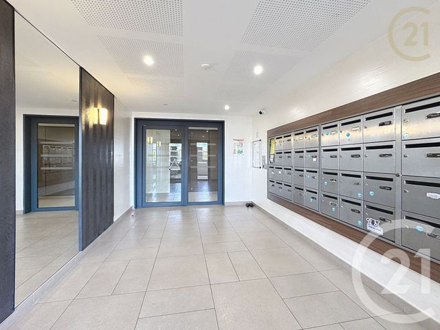 Appartement F2 à vendre - 2 pièces - 42.85 m2 - ST FARGEAU PONTHIERRY - 77 - ILE-DE-FRANCE - Century 21 Domaine Du Parc