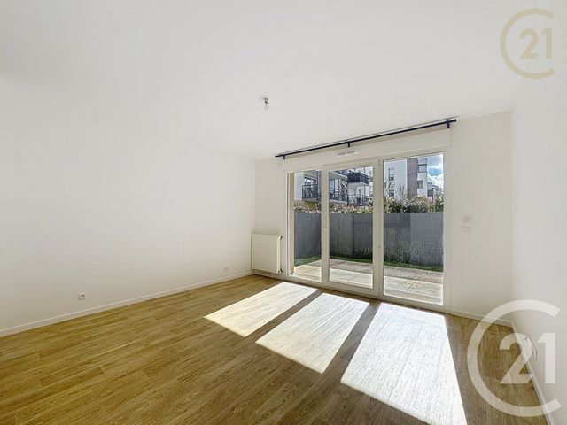 Appartement F2 à vendre - 2 pièces - 42.85 m2 - ST FARGEAU PONTHIERRY - 77 - ILE-DE-FRANCE - Century 21 Domaine Du Parc