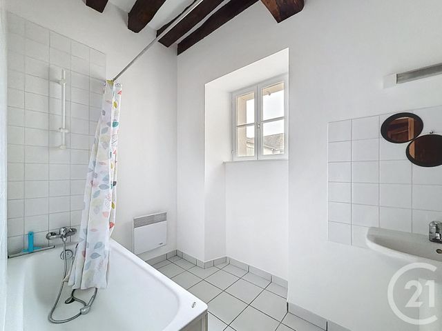 Appartement F2 à louer - 2 pièces - 58.5 m2 - CRISENOY - 77 - ILE-DE-FRANCE - Century 21 Domaine Du Parc