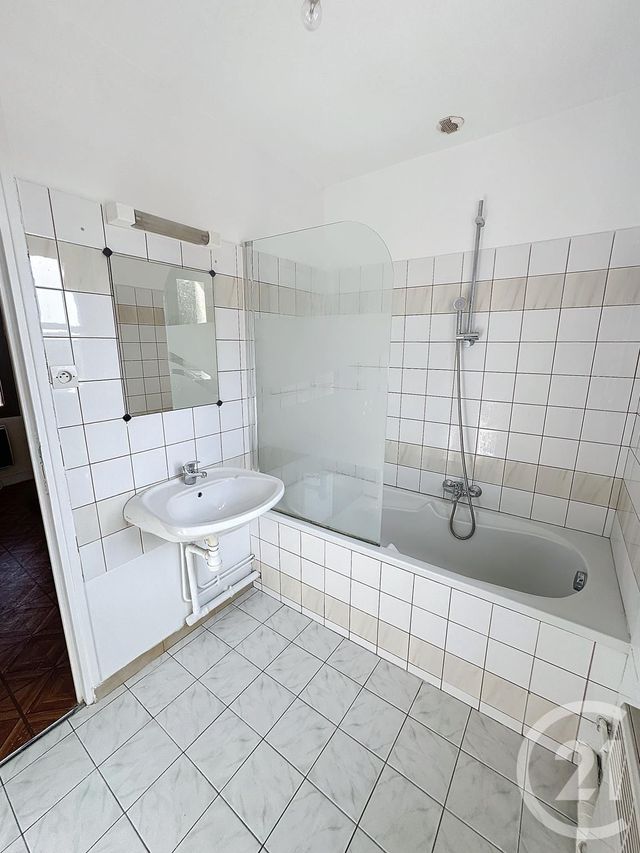 Appartement Duplex à louer - 2 pièces - 36.72 m2 - CHARTRETTES - 77 - ILE-DE-FRANCE - Century 21 Domaine Du Parc