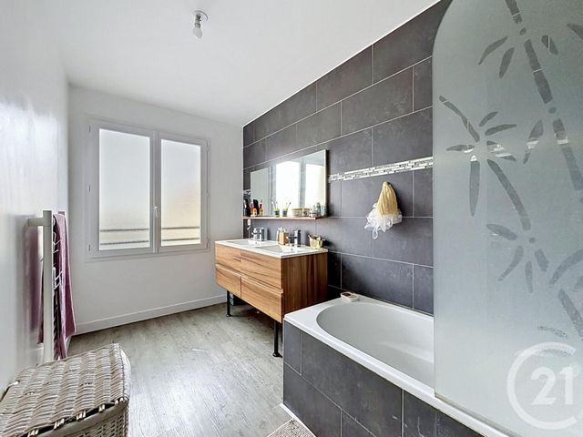 maison à louer - 5 pièces - 91.05 m2 - PRINGY - 77 - ILE-DE-FRANCE - Century 21 Domaine Du Parc