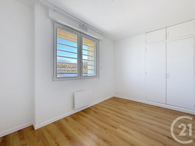 Appartement F4 à louer - 4 pièces - 79.61 m2 - ST FARGEAU PONTHIERRY - 77 - ILE-DE-FRANCE - Century 21 Domaine Du Parc