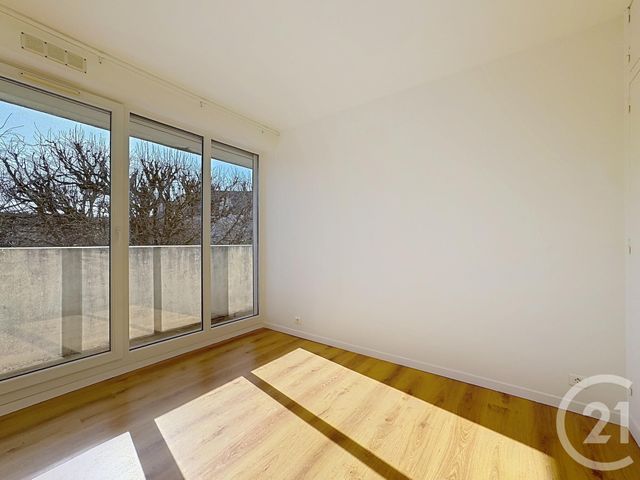 Appartement F4 à louer - 4 pièces - 79.61 m2 - ST FARGEAU PONTHIERRY - 77 - ILE-DE-FRANCE - Century 21 Domaine Du Parc
