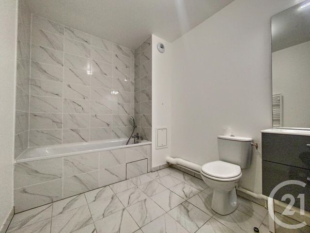 Appartement F2 à louer - 2 pièces - 41.81 m2 - ST FARGEAU PONTHIERRY - 77 - ILE-DE-FRANCE - Century 21 Domaine Du Parc