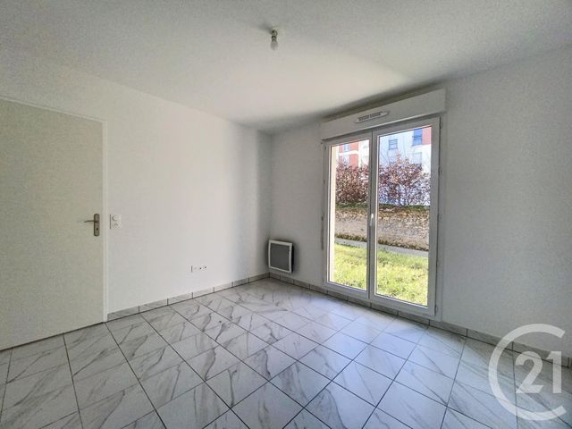 Appartement F2 à louer - 2 pièces - 41.81 m2 - ST FARGEAU PONTHIERRY - 77 - ILE-DE-FRANCE - Century 21 Domaine Du Parc