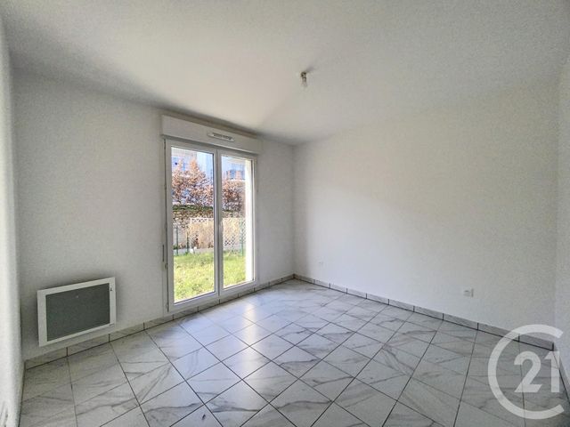 Appartement F2 à louer - 2 pièces - 41.81 m2 - ST FARGEAU PONTHIERRY - 77 - ILE-DE-FRANCE - Century 21 Domaine Du Parc