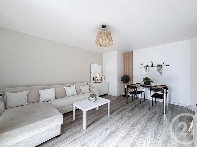 Appartement F3 à louer - 3 pièces - 62.04 m2 - CORBEIL ESSONNES - 91 - ILE-DE-FRANCE - Century 21 Domaine Du Parc